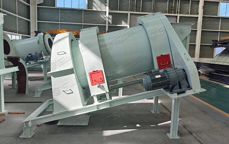 機(jī)制砂防離析、防揚(yáng)塵，有經(jīng)驗(yàn)的砂廠都在用加濕拌和機(jī)